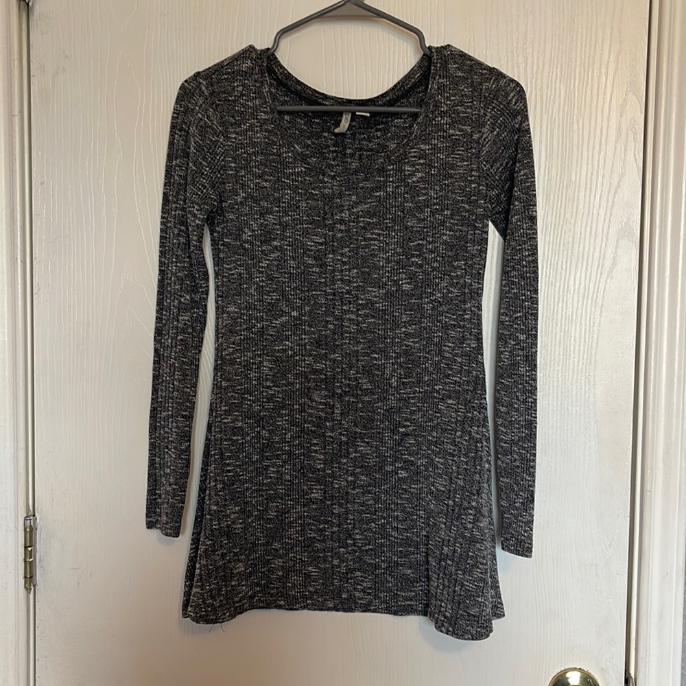 Gray fitted sweater